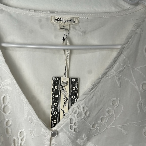 Ultra pink  White Embroidered Blouse - Picture 3 of 7